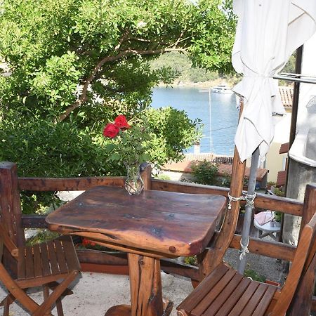 Apartment Anamarija Valun Ngoại thất bức ảnh