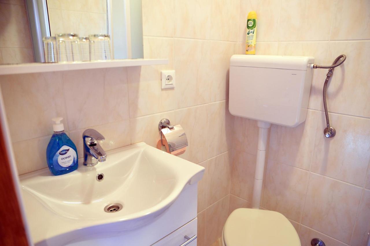 Apartment Anamarija Valun Ngoại thất bức ảnh