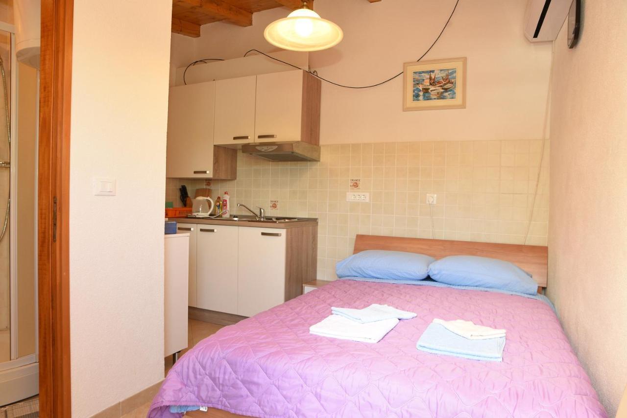 Apartment Anamarija Valun Ngoại thất bức ảnh