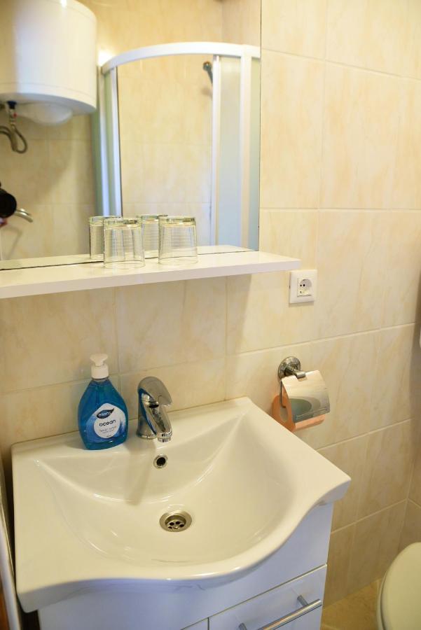 Apartment Anamarija Valun Ngoại thất bức ảnh