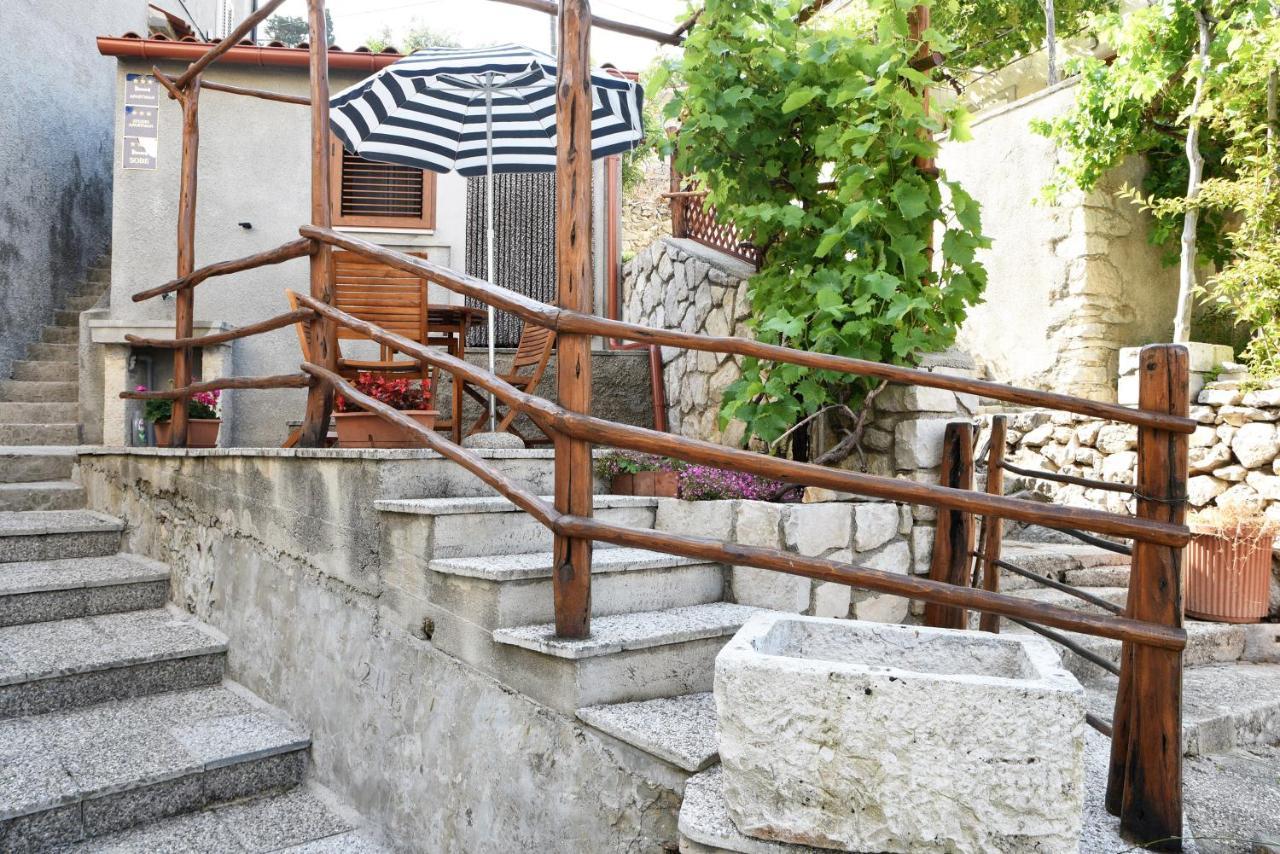 Apartment Anamarija Valun Ngoại thất bức ảnh
