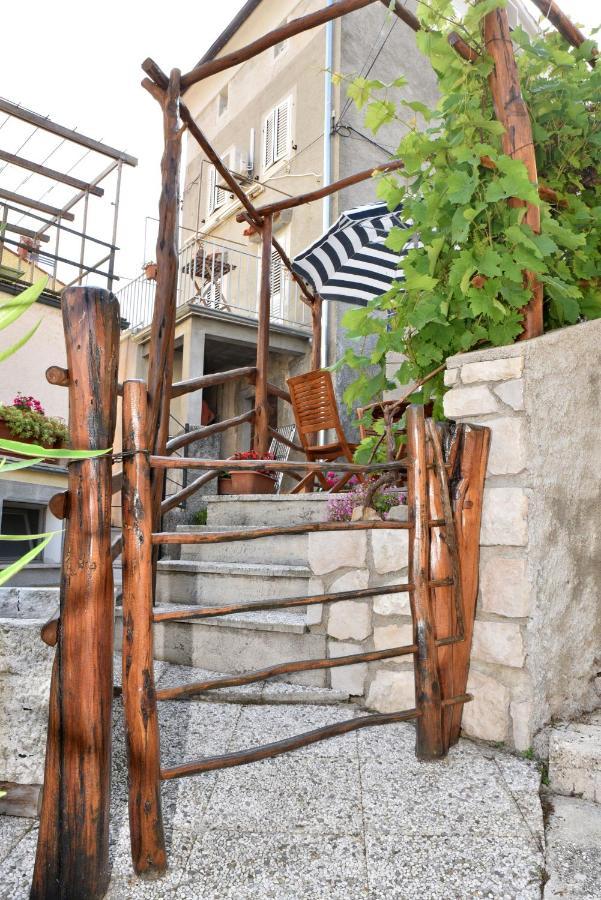 Apartment Anamarija Valun Ngoại thất bức ảnh